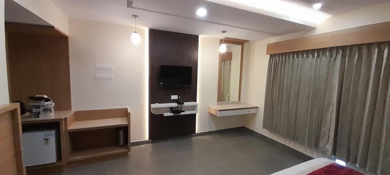 Hotel Golden Sand Velankanni Esterno foto