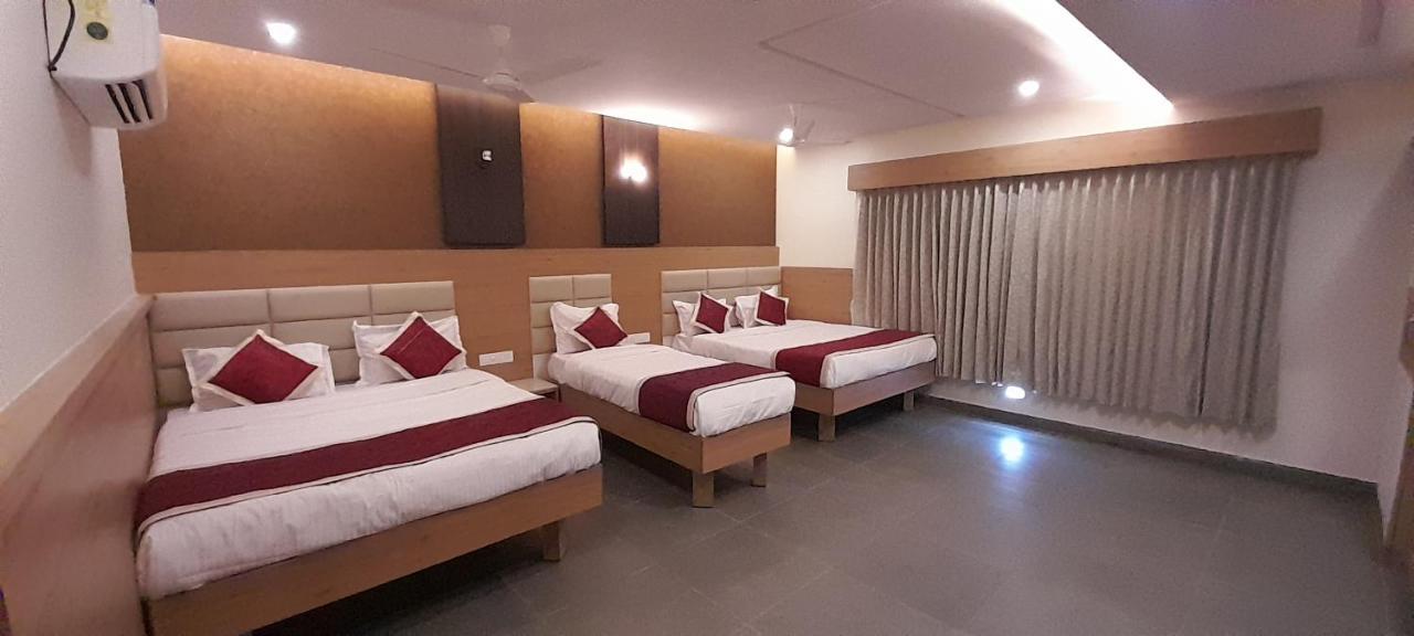 Hotel Golden Sand Velankanni Esterno foto