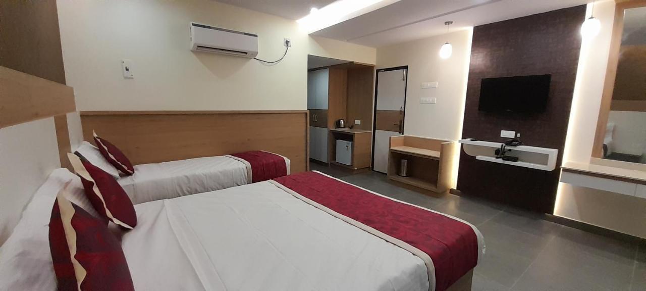 Hotel Golden Sand Velankanni Esterno foto